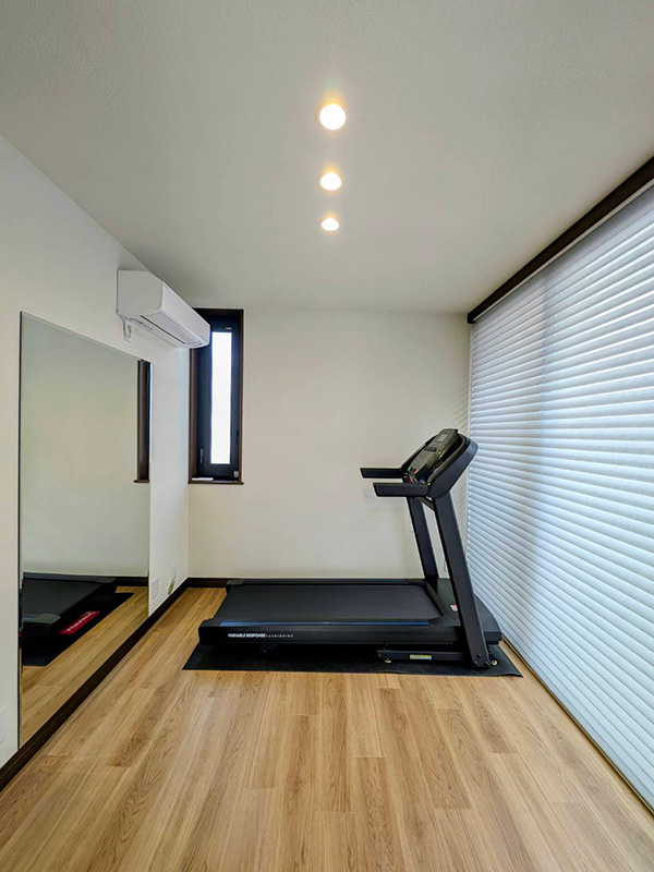 STUDIO + PERFORMANCE BASE